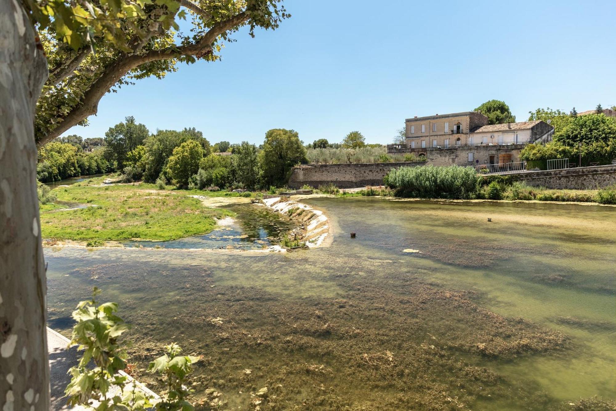 Hotel Les Prés du Roi Sommières Exterior foto