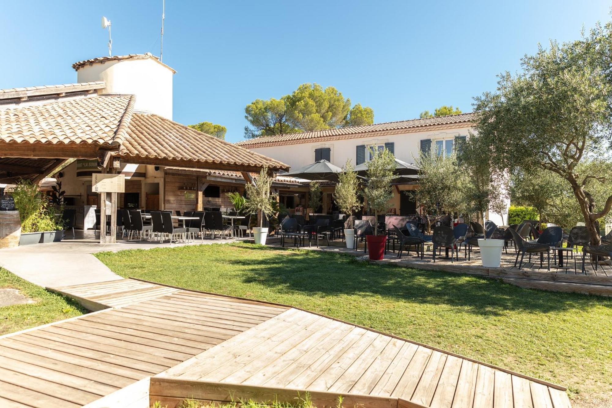 Hotel Les Prés du Roi Sommières Exterior foto
