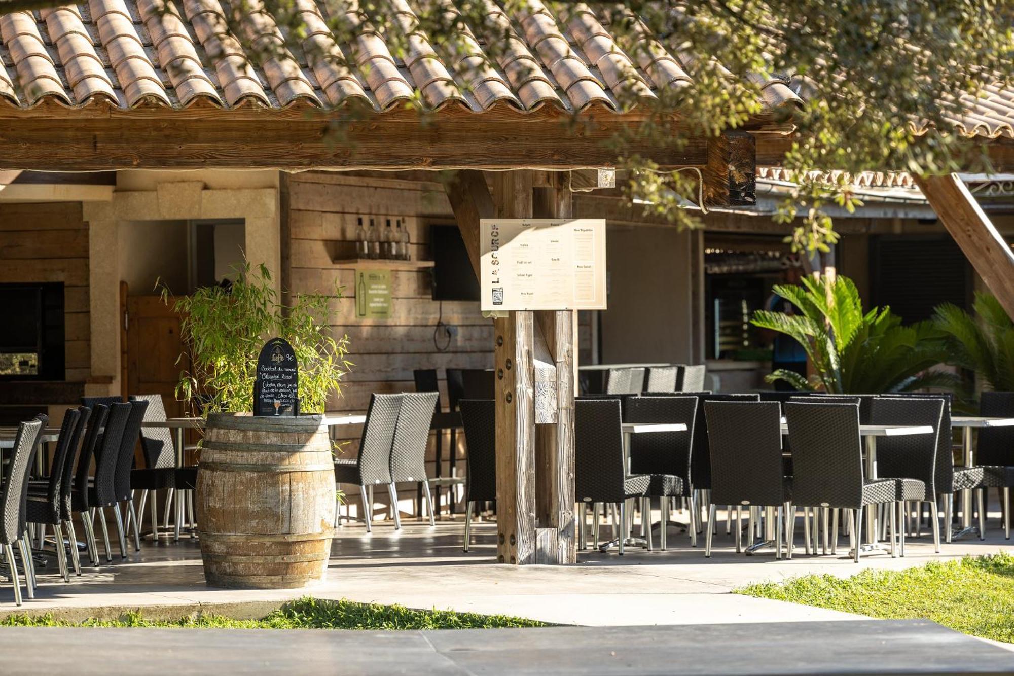 Hotel Les Prés du Roi Sommières Exterior foto